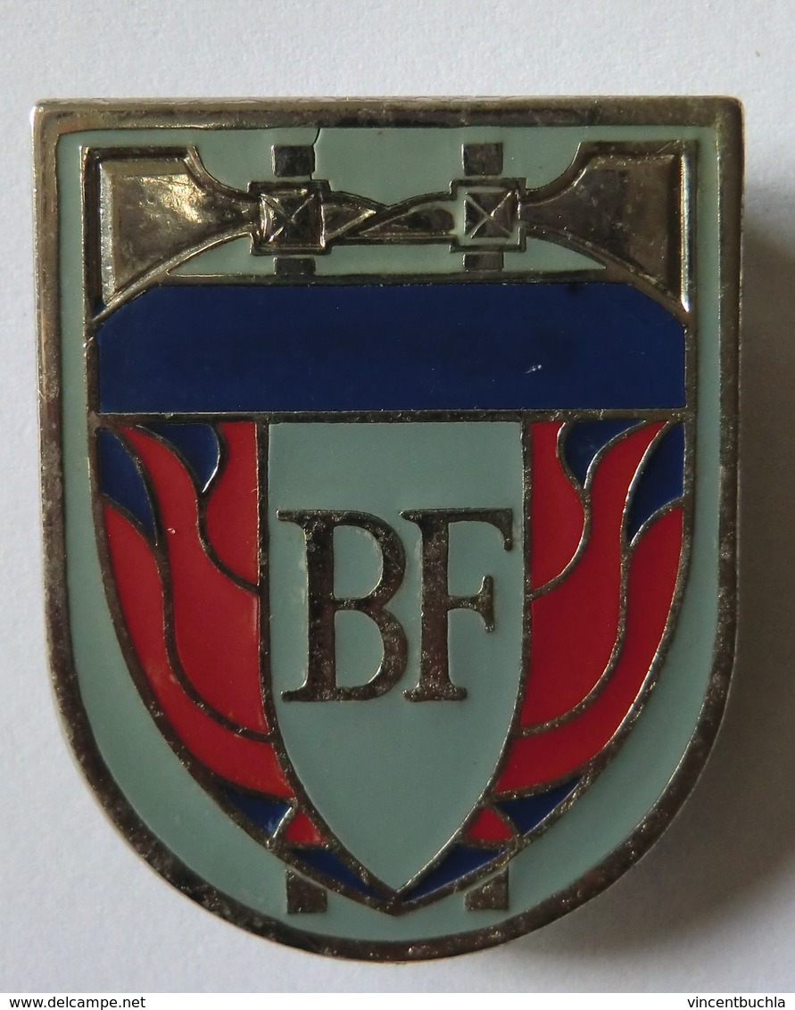 Rare Insigne De Pompier De La Banque De France - Firemen