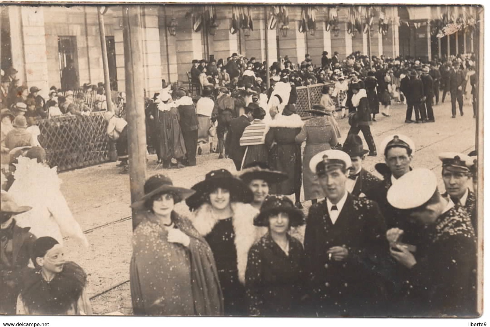 Marin C.1905 Carnaval De Nice Bataille Des Fleurs Carte Photo Jeune Fille Femme - Carnival