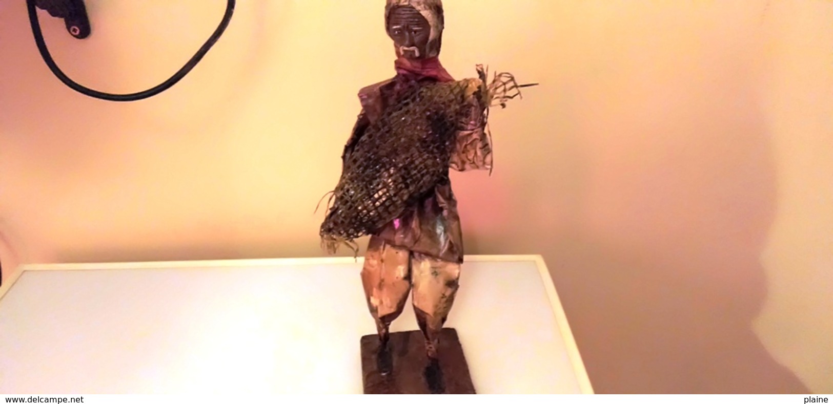 FIGURINE DE PÉCHEUR AVEC FILET EN PAPIER MÂCHÉ - Autres & Non Classés