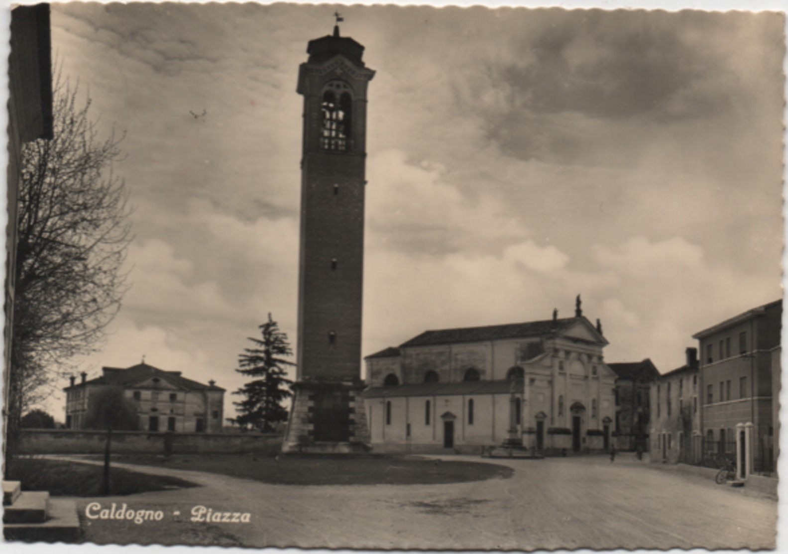 Caldogno (Vicenza): Piazza. Viaggiata 1954 - Vicenza