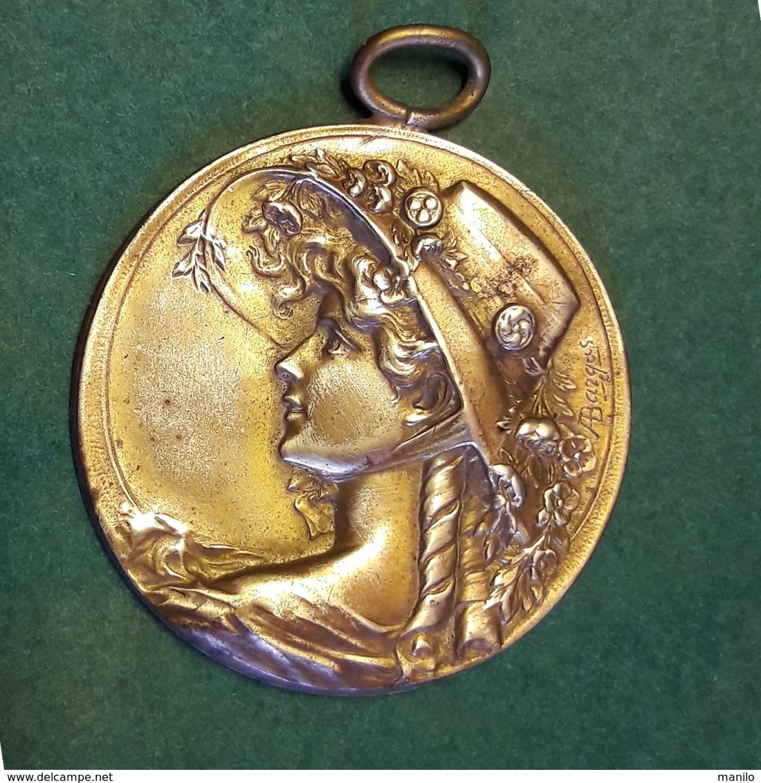 Grand PENDENTIF En BRONZE ART NOUVEAU - FEMME AU CHAPEAU Par A.BARGAS - Médaille Uni-face -  Diamètre 4.5 Cm - Pendentifs