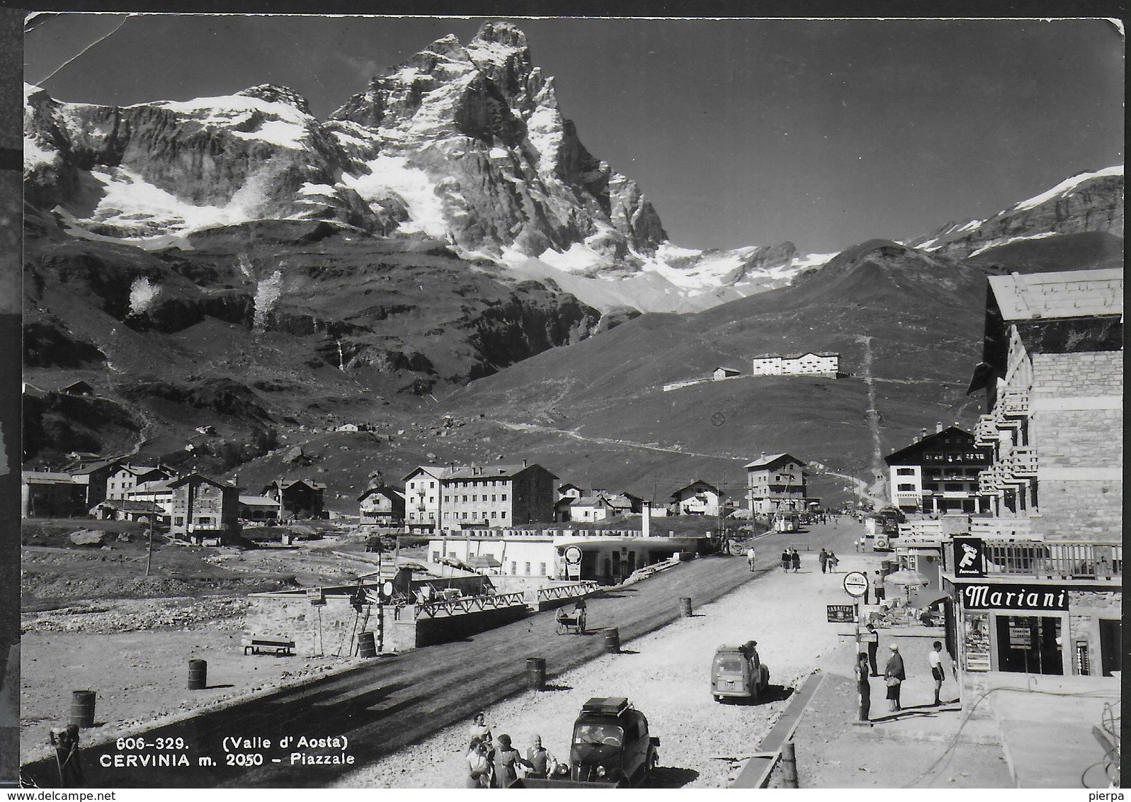 VALLE D'AOSTA - CERVINIA - VEDUTA ANNI '50 - ANIMATA - VIAGGIATA 1956 FRANCOBOLLO ASPORTATO - Altri & Non Classificati