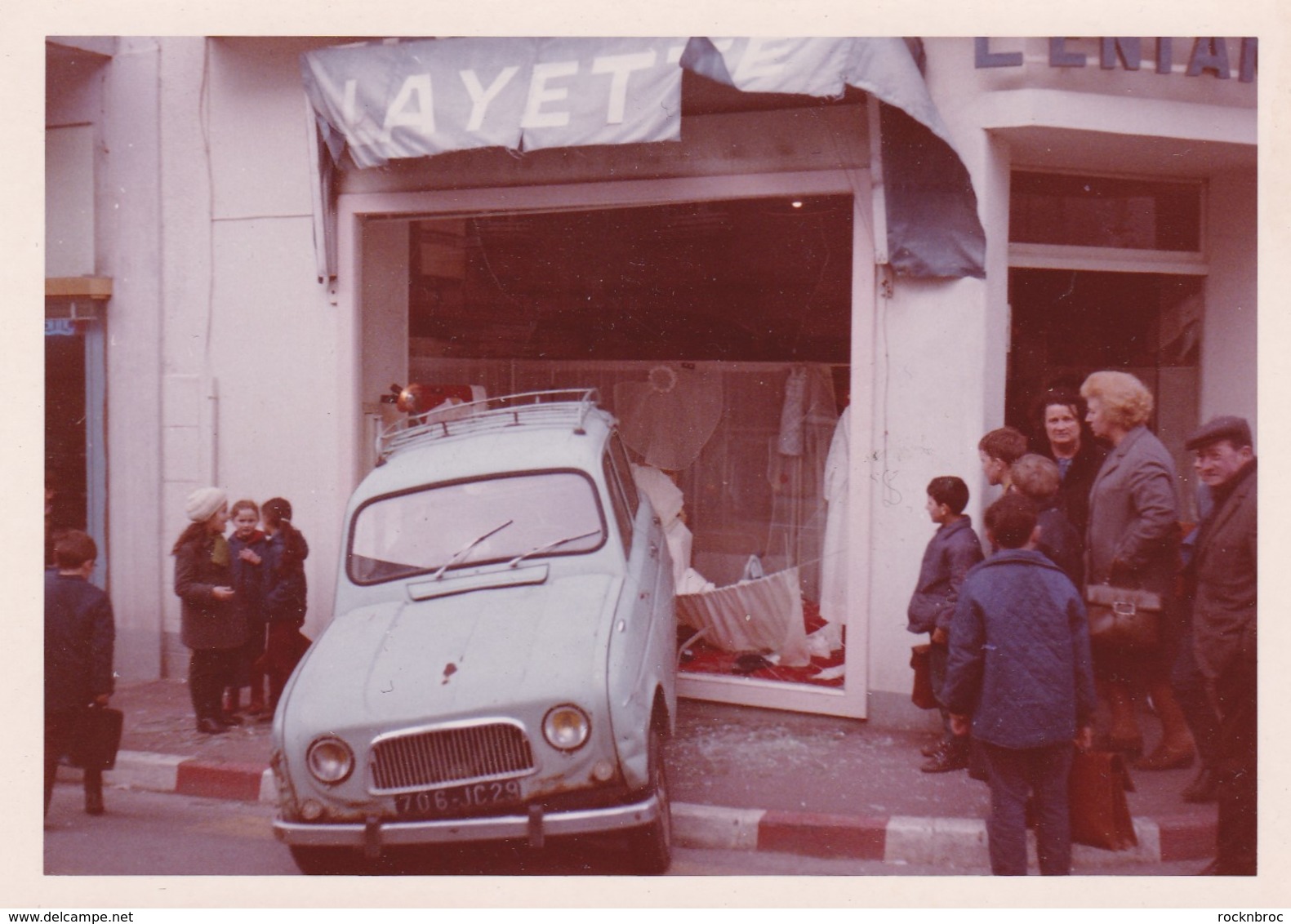 Ancienne Photo Accident Voiture Renault 4L Bretagne Finistère Douarnenez - Autres & Non Classés