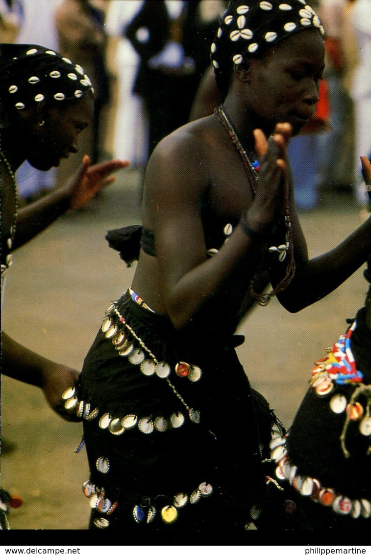 Afrique En Couleurs : Folklore Africain - La Danse Au Village - Non Classés