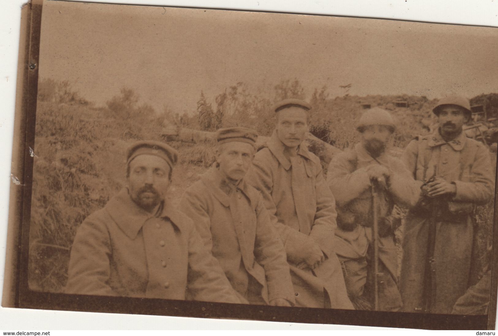 Petite Photo Guerre 1914 1918 Déserteurs Allemands Accueuilis Par Poilus  à Ville Sur Tourbe Marne - 1914-18