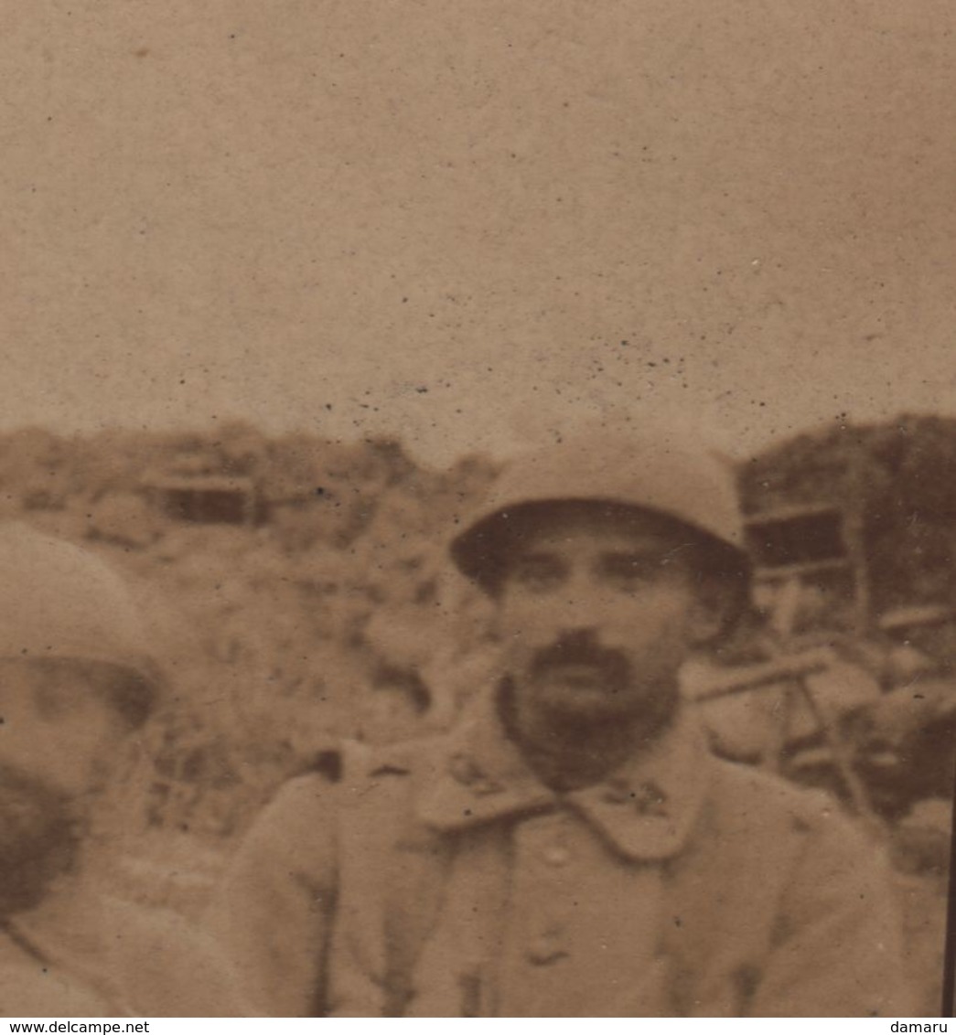 Petite Photo Guerre 1914 1918 Déserteurs Allemands Accueuilis Par Poilus  à Ville Sur Tourbe Marne - 1914-18