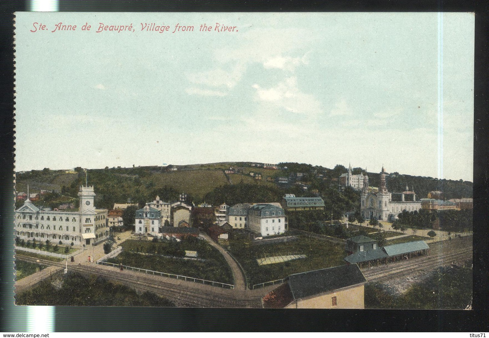 CPA Québec Sainte Anne De Beaupré , Village From The River - Ste. Anne De Beaupré