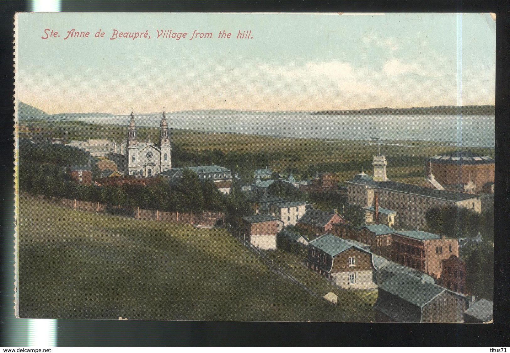 CPA Québec Sainte Anne De Beaupré , Village From The Hill - Ste. Anne De Beaupré