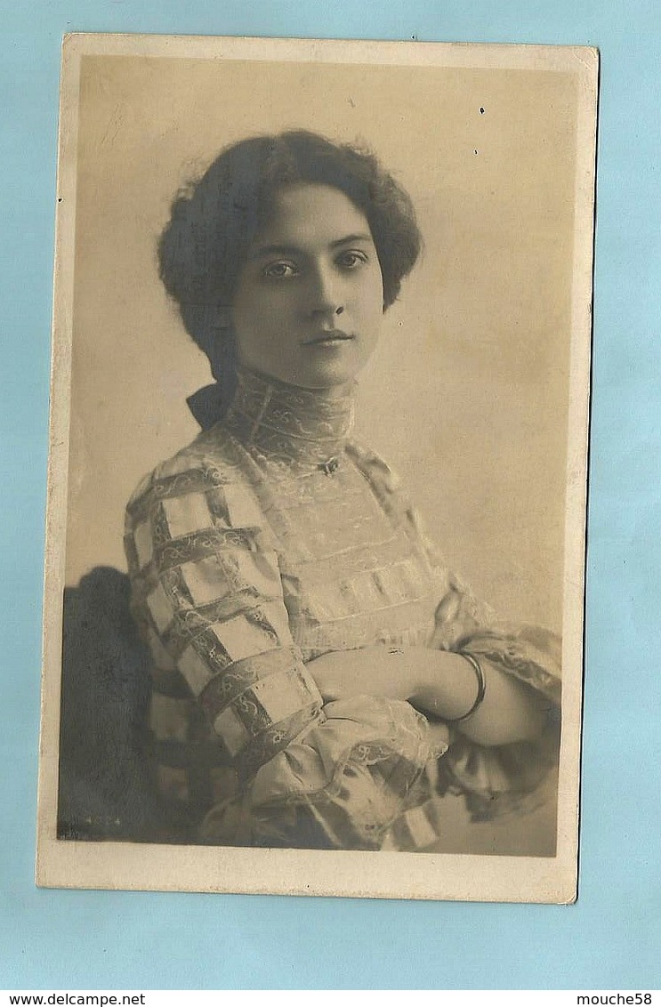 Photographie Généalogie  Portrait Femme - Anonymous Persons