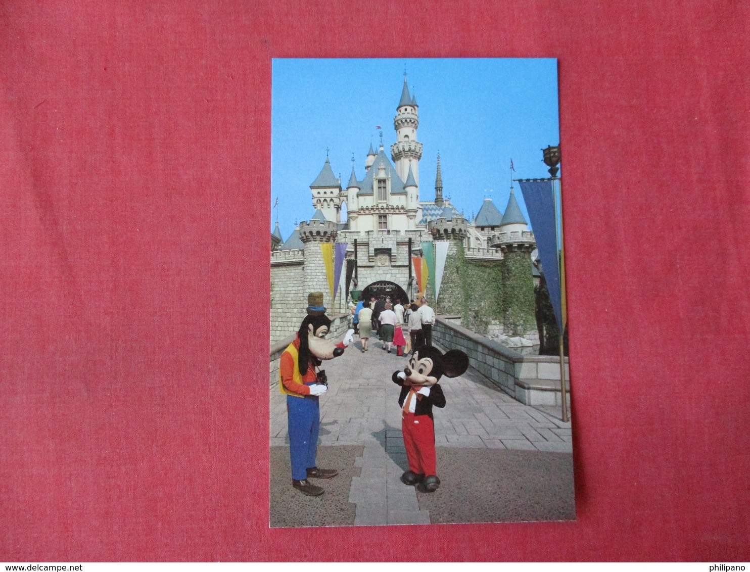 Mickey & Goofy Taking Pictures    > Disneyland Ref 3365 - Disneyland