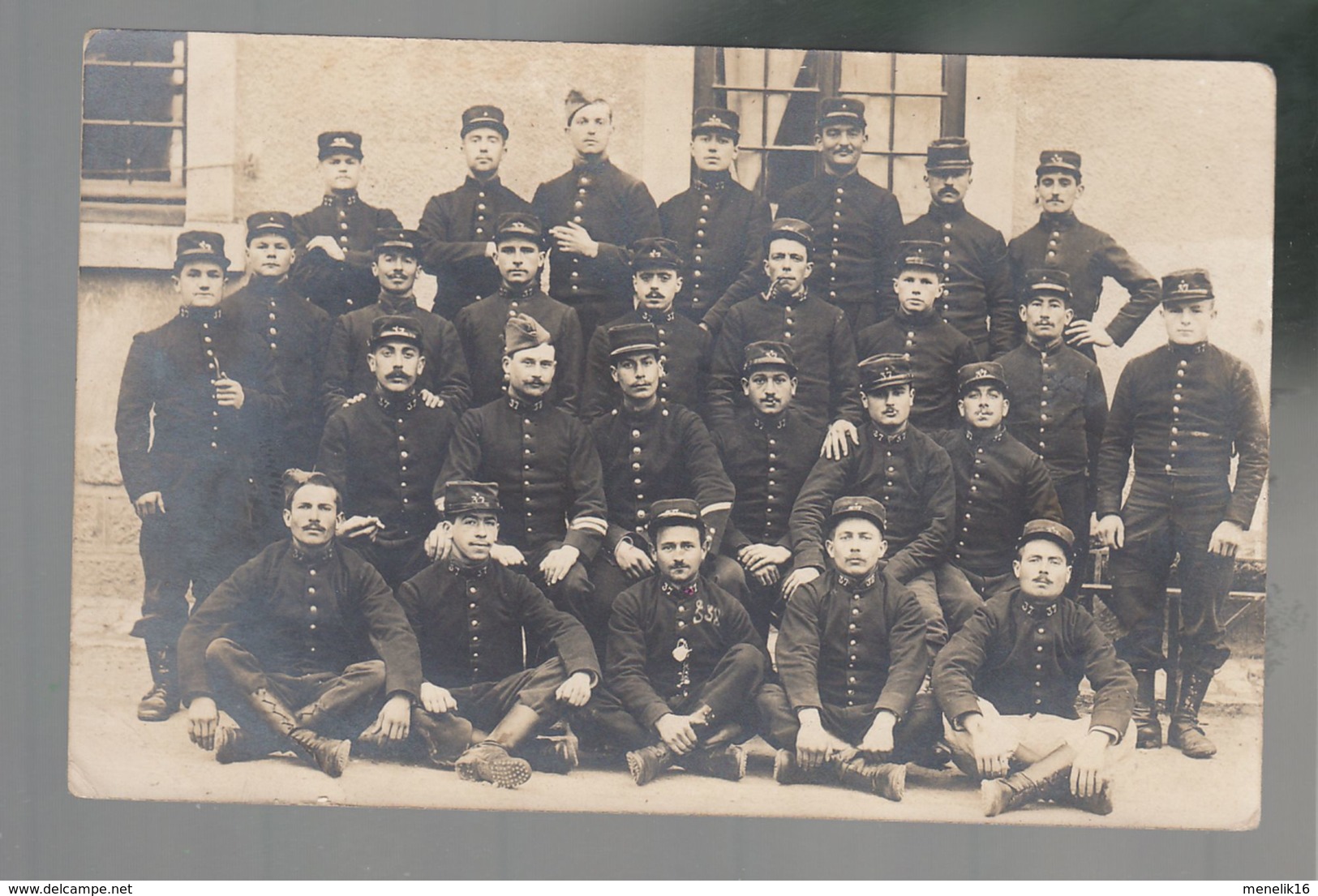 CPA - Milit. - Groupe De Militaires  - 37 Sur Le Képi  - Carte Photo Non Située, Non Datée - - Guerre 1914-18