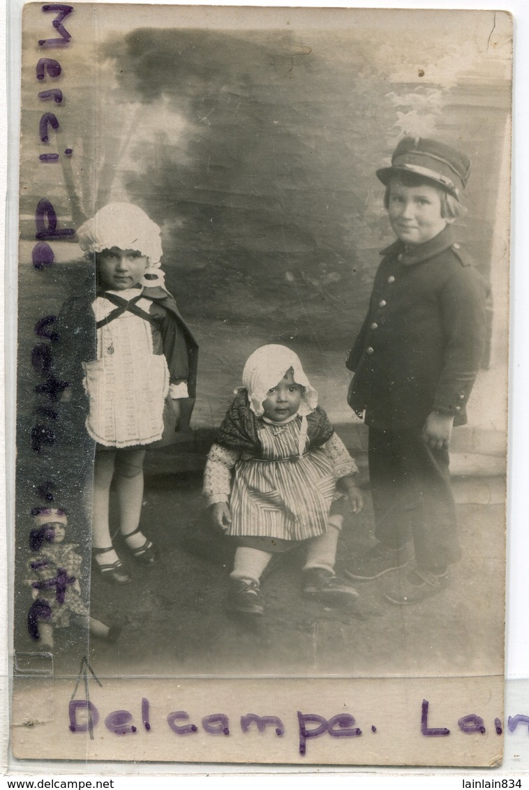 - Carte Photo Ancienne - 3 Enfants, Belle Avec Poupée De L'époque, Souvenir De Micarinne, 1927, Coins, Ok, BE, Scans.. - Autres & Non Classés