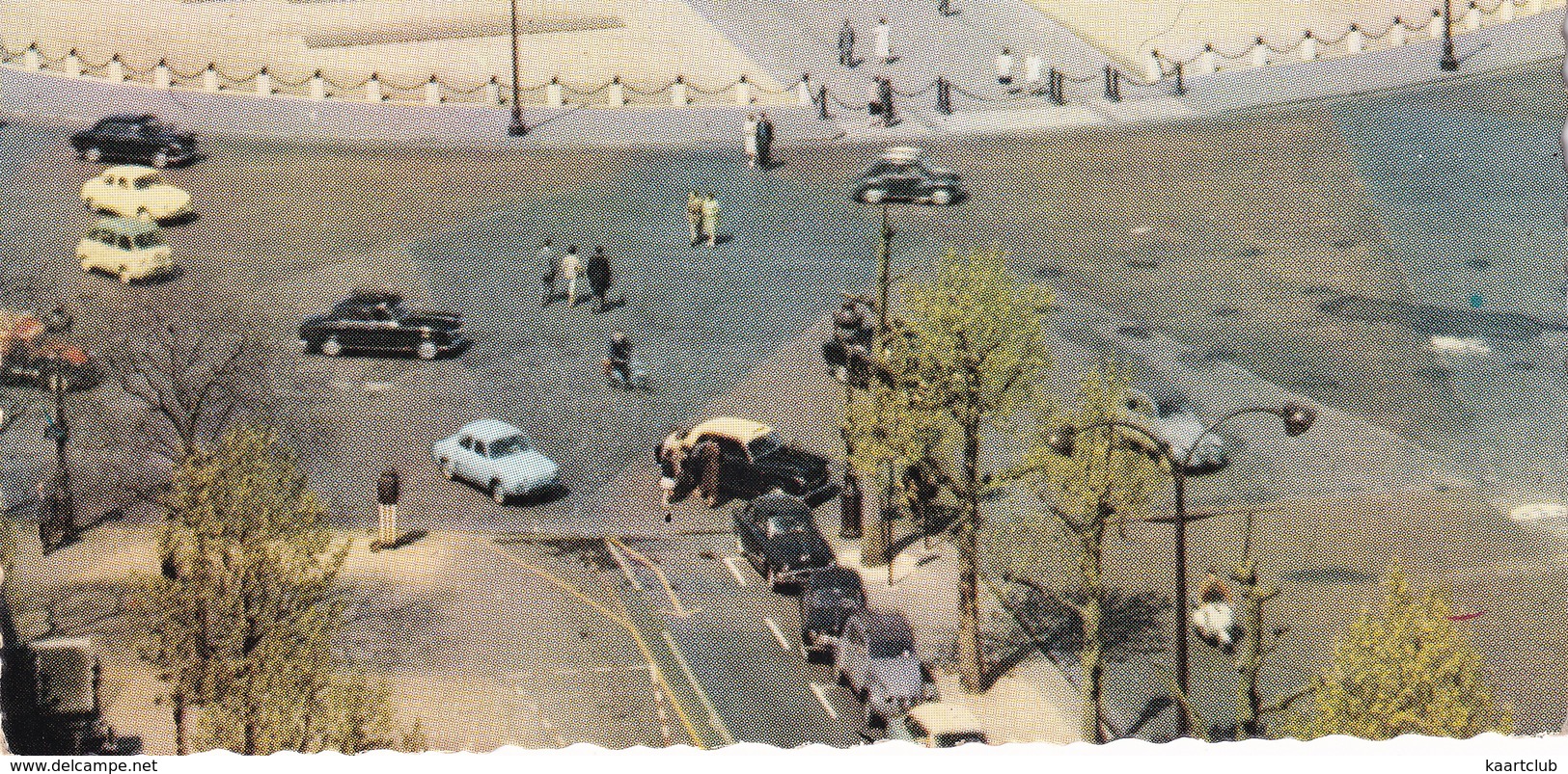 Paris: CITROËN 2CV, SIMCA ARONDE, PEUGEOT 403, FIAT 600 MULTIPLA, RENAULT DAUPHINE, 4CV - L'Arc De Triomphe - Passenger Cars