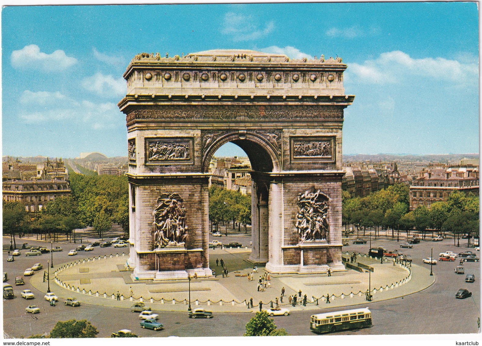 Paris: CHAUSSON APU 53 AUTOBUS, SIMCA OCÉANE, VEDETTE, ARONDE, VESPA 400, CITROËN 2CV, RENAULT 4CV  - L'Arc De Triomphe - Toerisme