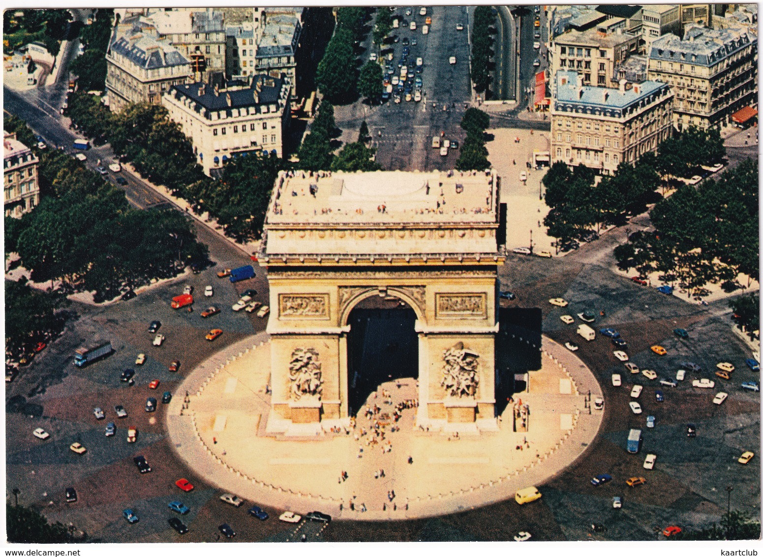 Paris: OLDTIMER VOITURES, CAMIONS - La Place De L'Etoile, Devenue Place Charles-de-Gaulle Et L'Arc De Triomphe - Toerisme