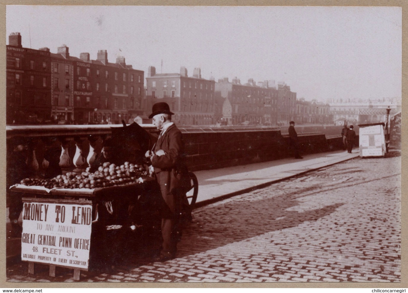 Photo Albuminée - Dublin - Marchand Ambulant Dans Les Rues En Pavés - Douglas Hôtel Restaurant - Animée - 1890 - Anciennes (Av. 1900)