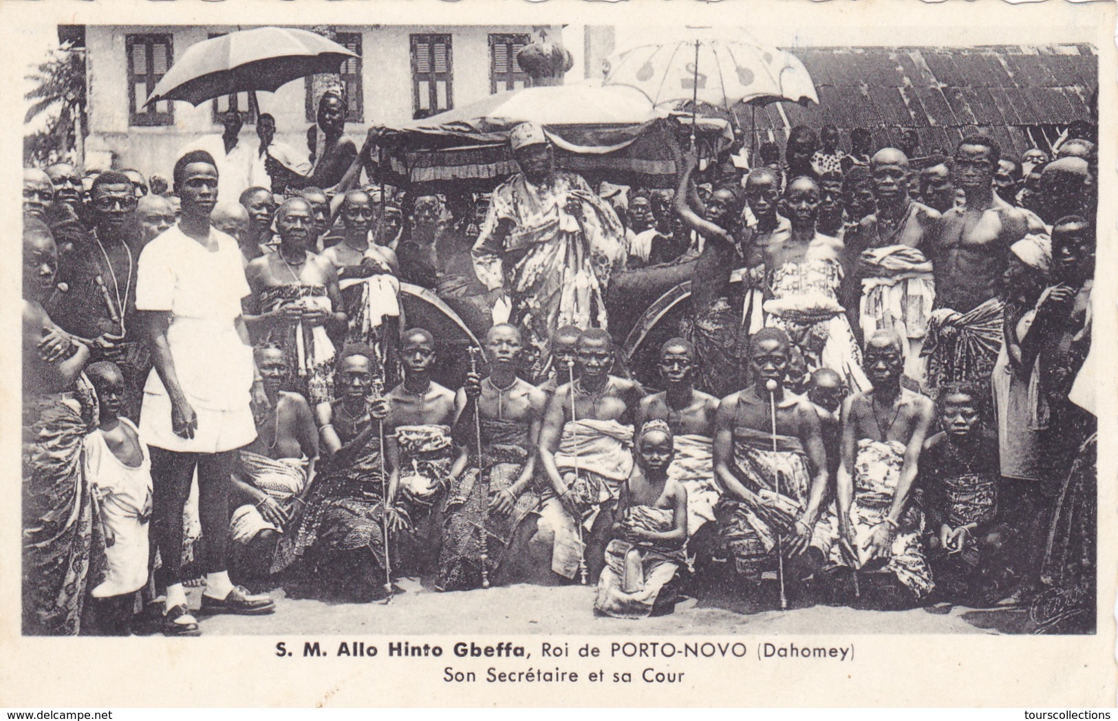 CPA DAHOMEY (BENIN) Sa Majesté Allo Hinto GBEFFA ROI De PORTO NOVO Son Secrétaire Et Sa Cour - Dahomey