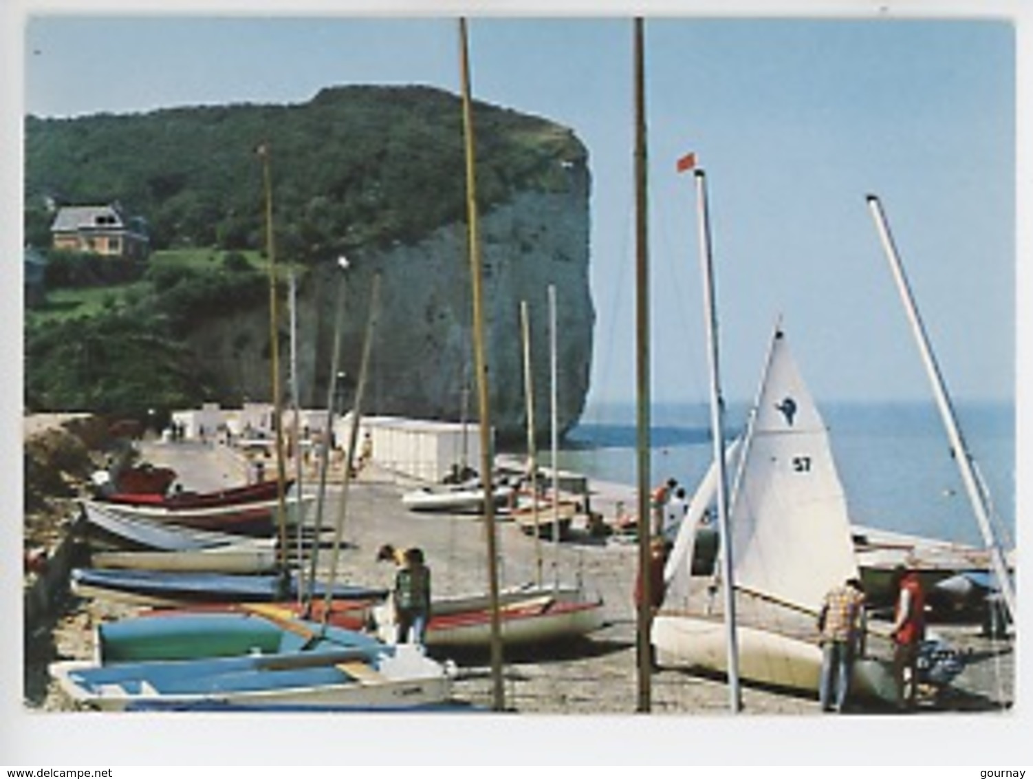 Saint Pierre En Port (76) Le Front De Mer Et La Falaise (le Goubey Cp Vierge)) - Altri & Non Classificati