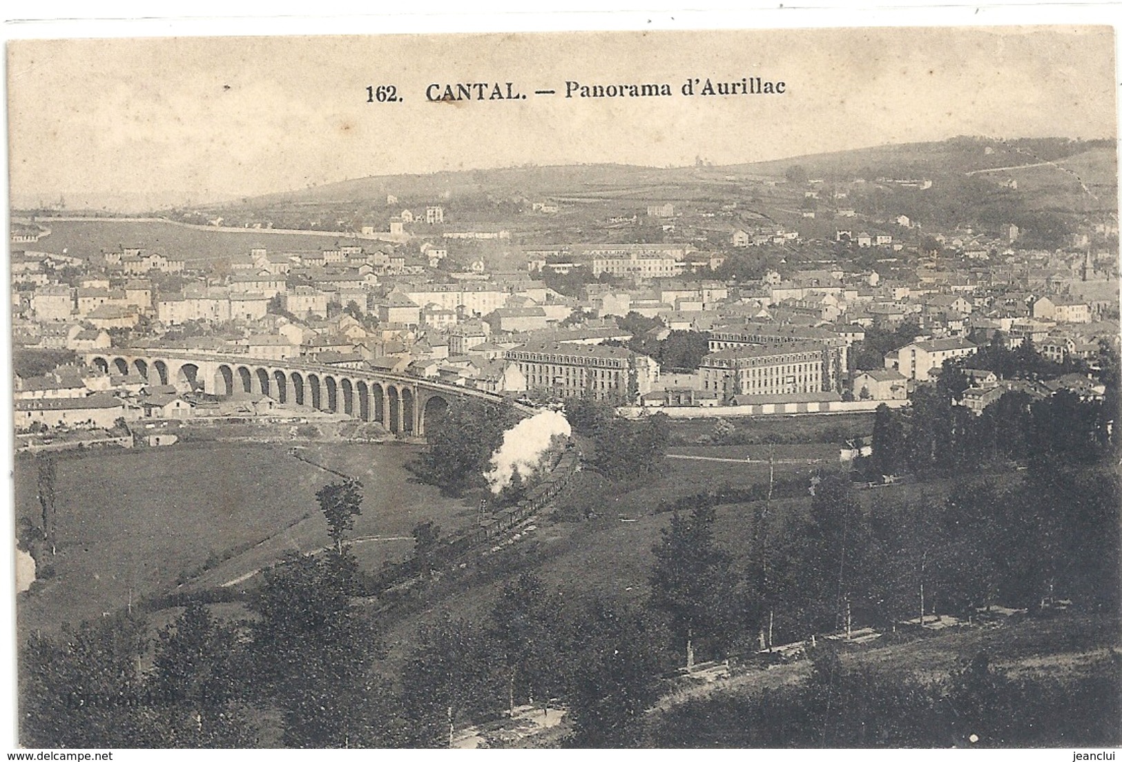 162. CANTAL . PANORAMA D'AURILLAC. JOLIE CARTE AFFR AU VERSO . 2 VERSO - Aurillac