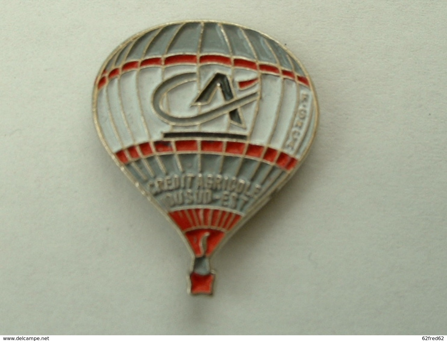 Pin's MONTGOLFIERE - CREDIT AGRICOLE DU SUD EST - Mongolfiere