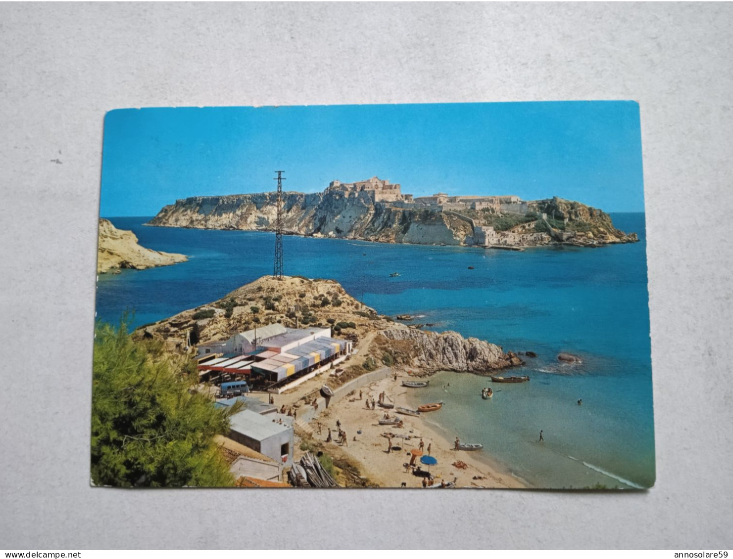 CARTOLINA: ISOLE TREMITI, SPIAGGIA DELLE ARENE E RISTORANTE DAL PIRATAS (MOVIMENTATA) VIAGGIATA - F/G - COLORI - LEGGI - Foggia