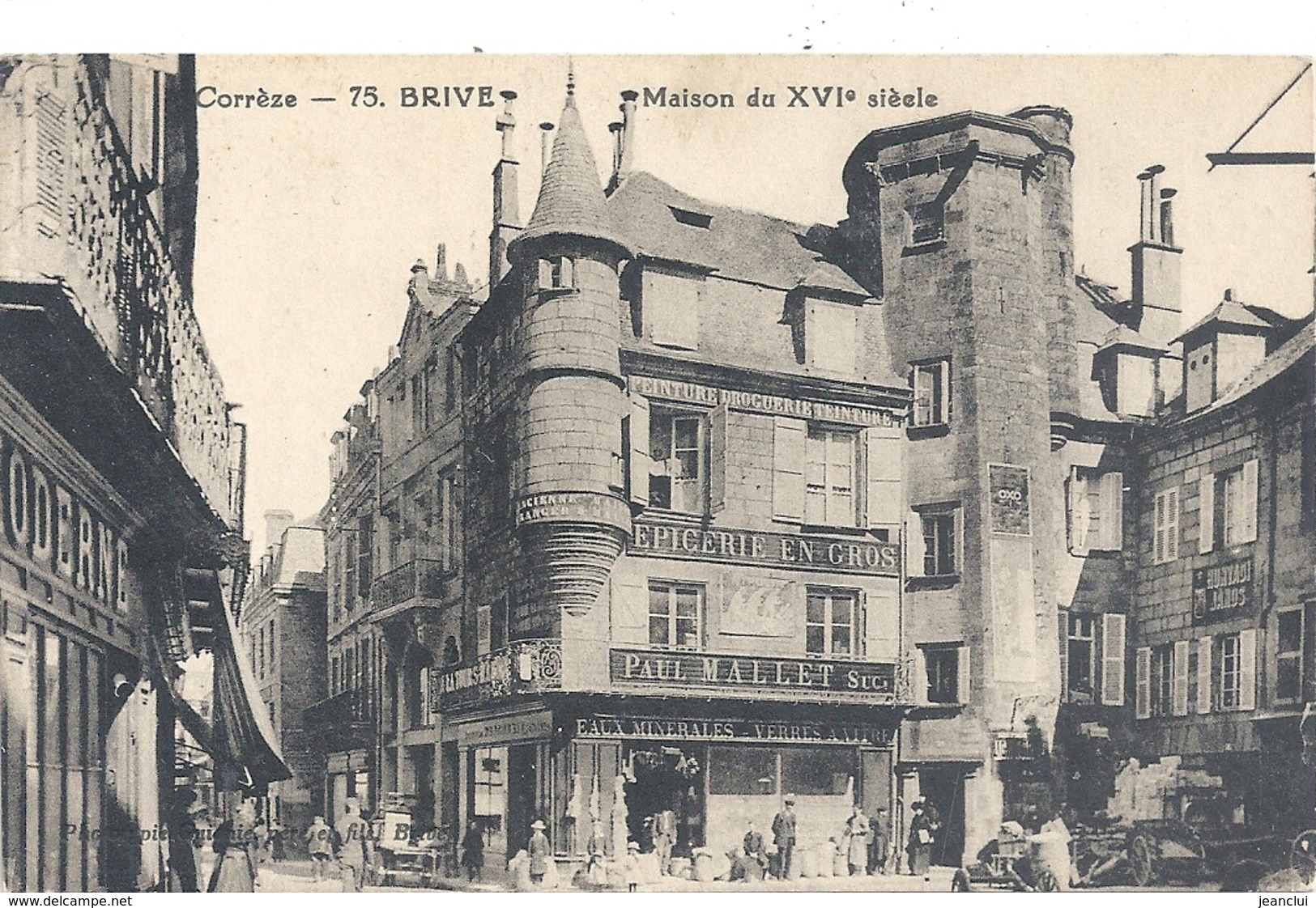 BRIVES . MAISON DU XVIe SIECLE . GROS PLAN ANIMEE SUR "  EPICERIE Paul MALLET Suc  "  NON ECRITE - Brive La Gaillarde