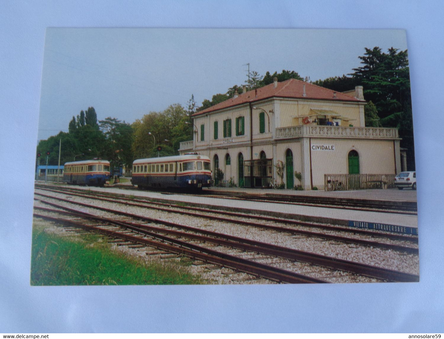 CARTOLINA: FERROVIA UDINE-CIVIDALE, STAZIONE DI CIVIDALE, AUTOMOTRICI IN SOSTA - NON VIAGGIATA - F/P - COLORI - LEGGI - Stazioni Con Treni