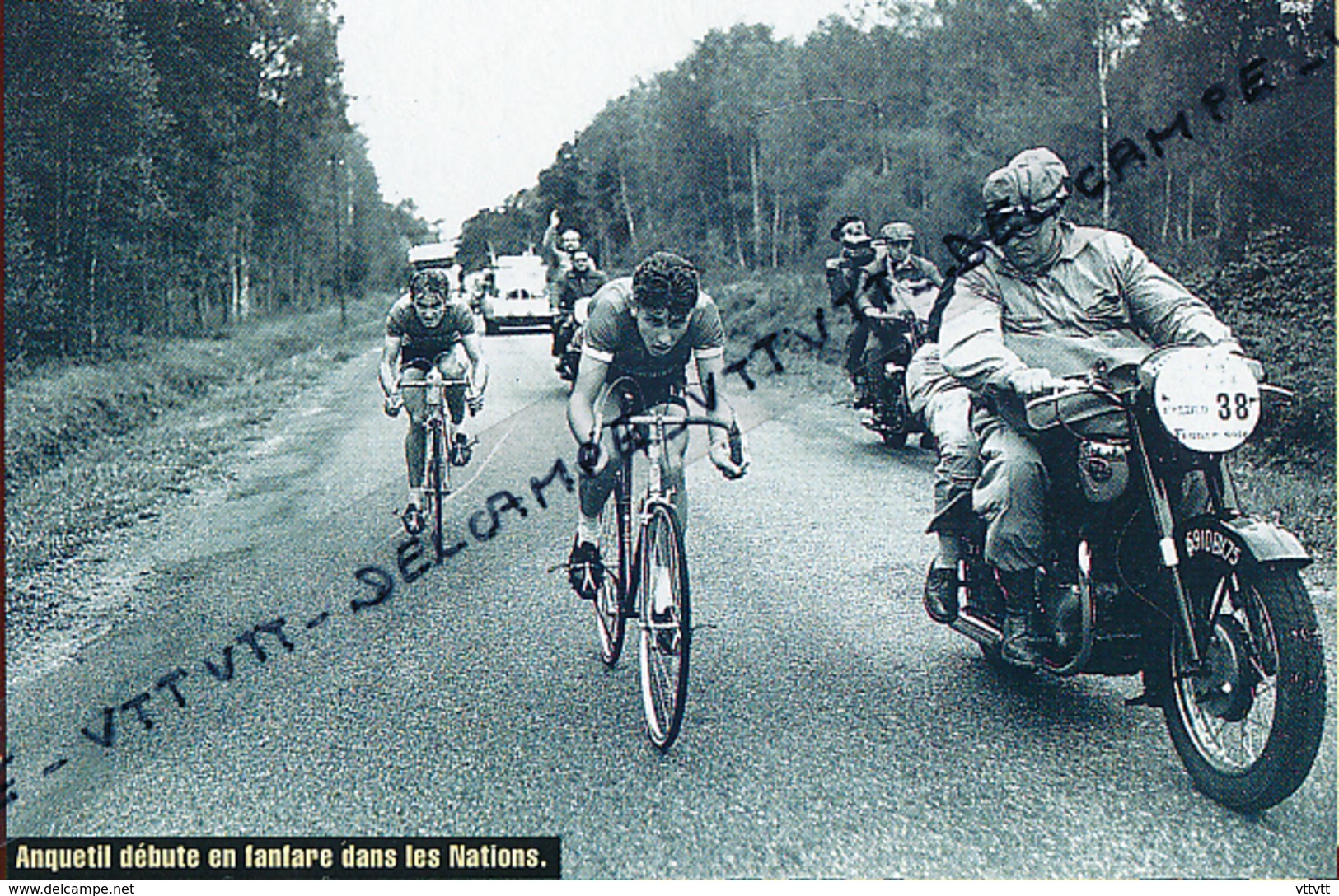 CYCLISME : PHOTO (1953), JACQUES ANQUETIL REMPORTE SON PREMIER GRAND PRIX DES NATIONS - Collections