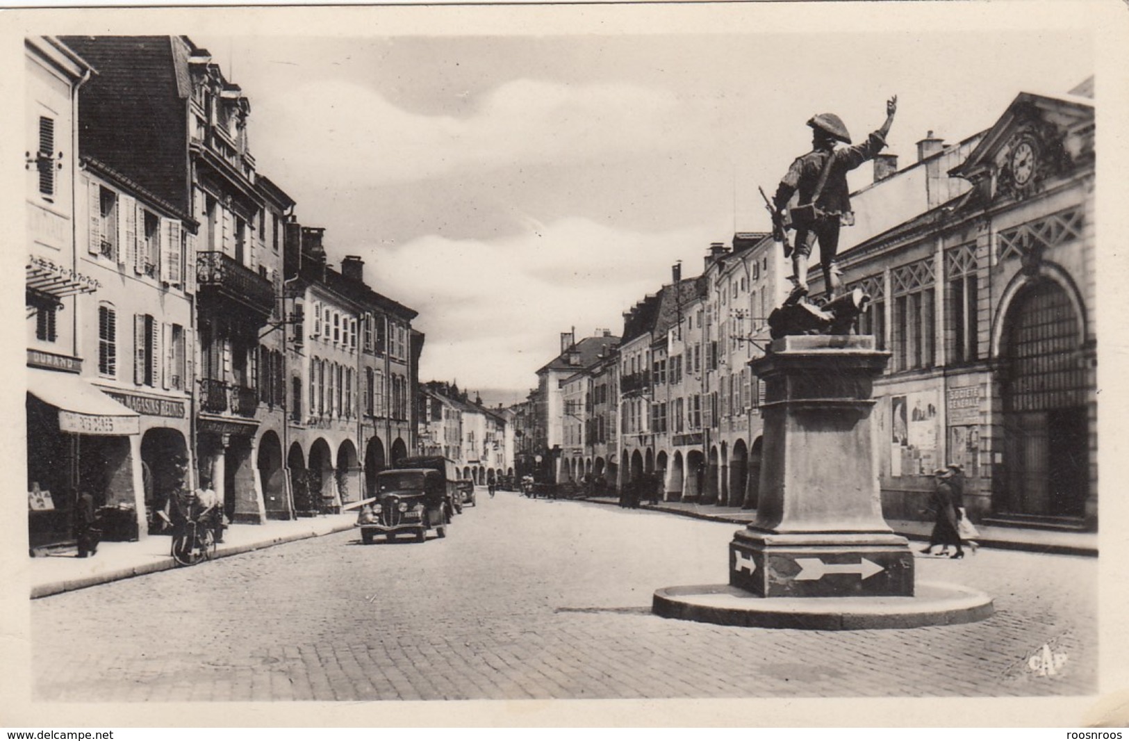 CP REMIRMONT 88 VOSGES - GRANDE RUE - MONUMENT DU VOLONTAIRE DE 1792 - Remiremont