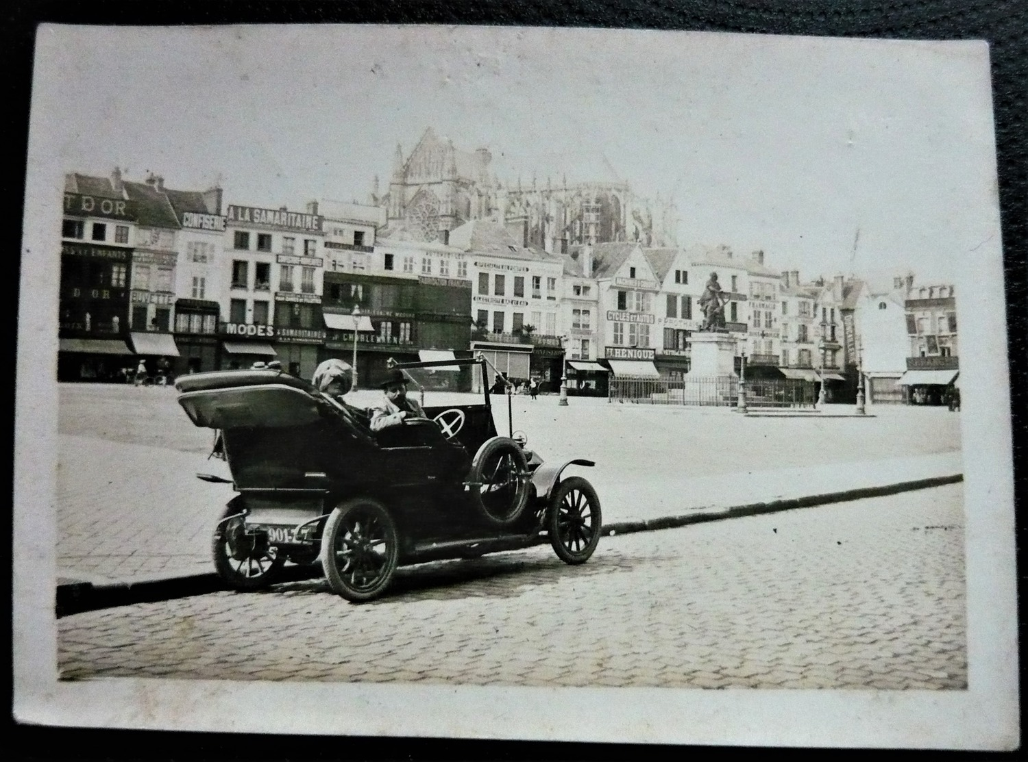 Photo Ancienne - Voiture Sur La Place De I'Hotel De Ville à Beauvais ( 60 Oise ) - Cars