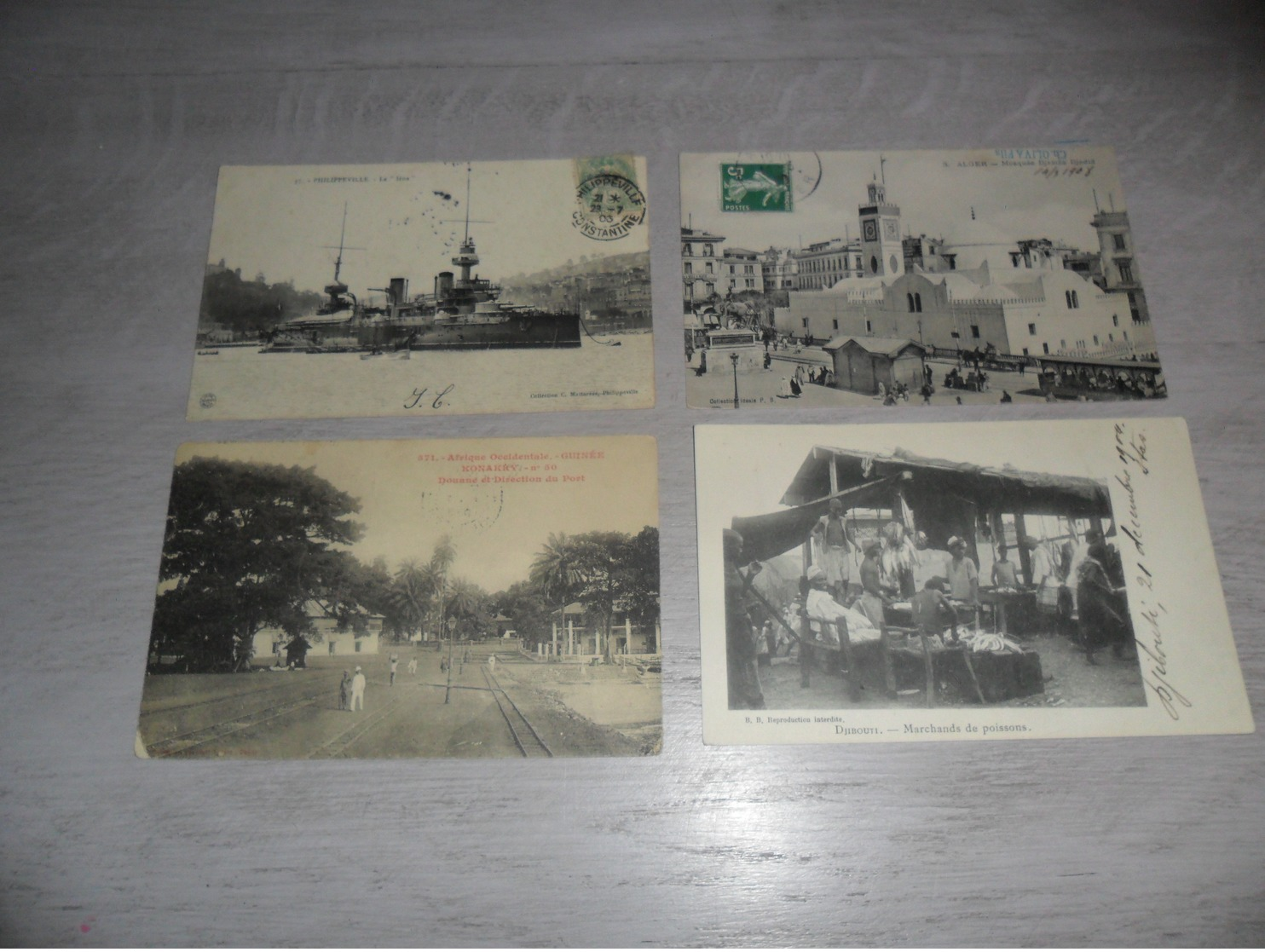 Beau lot de 60 cartes postales d' Afrique Africa Afrika  seins nus nu  Dakar  Sénégal  Djibouti  Tunis  Algérie