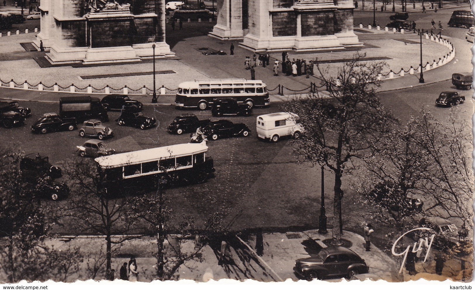 Paris Et Ses Merveilles: PEUGEOT 203, CITROËN TRACTION AVANT, RENAULT TN BUS, OLDTIMER VOITURES -  L'arc - (1958) - Toerisme