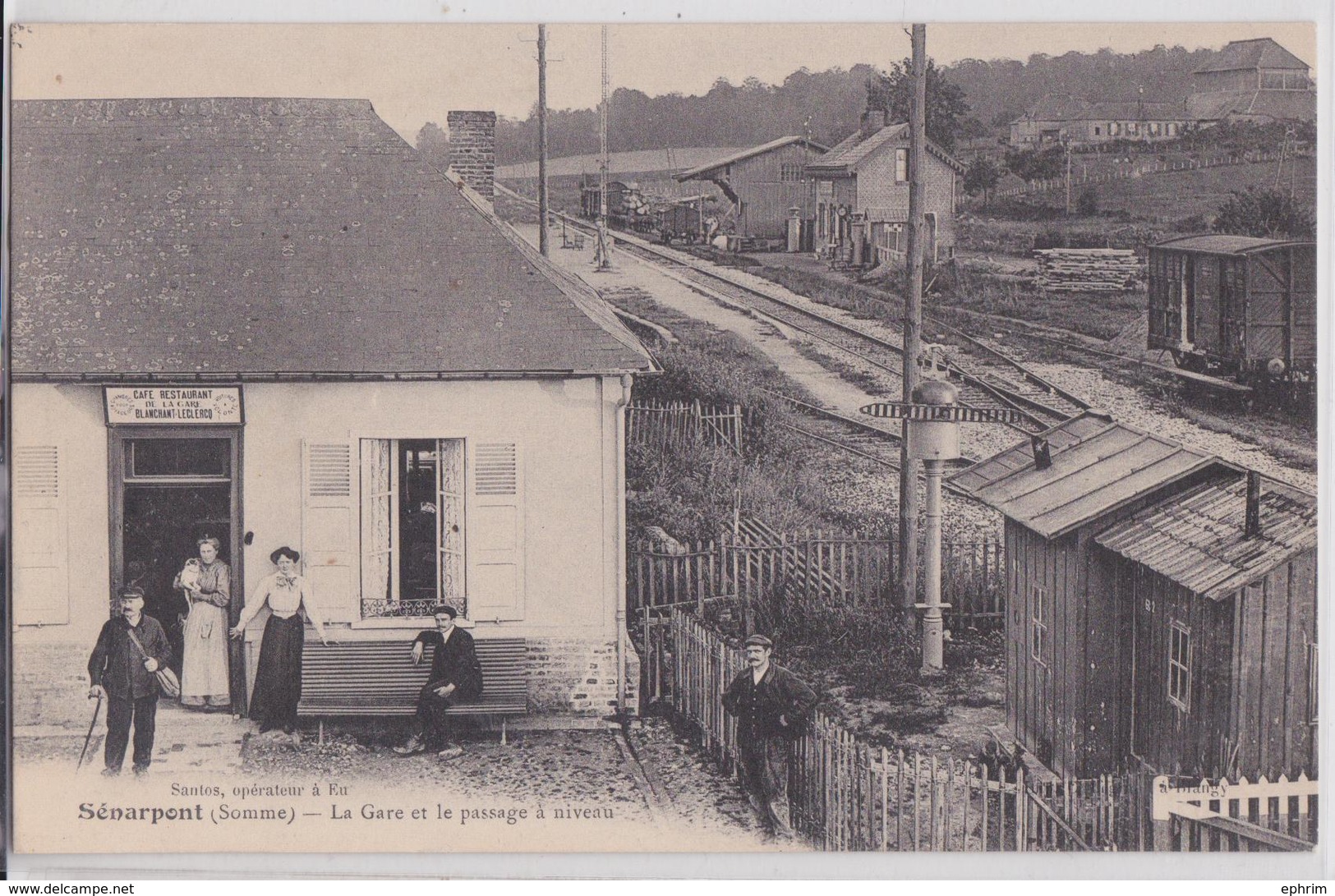 Sénarpont (Somme) - La Gare Et La Passage à Niveau - Café De La Gare Blanchant-Leclercq - Autres & Non Classés