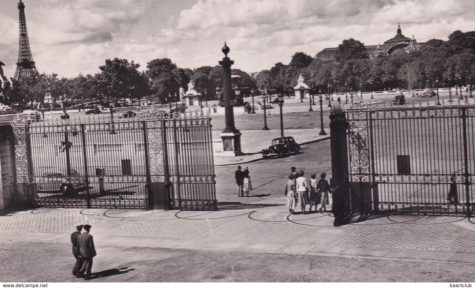 Paris : CITROËN TRACTION AVANT, VW 1200 KÄFER/COX (SPLIT) - Place De La Concorde - (1953) - Toerisme