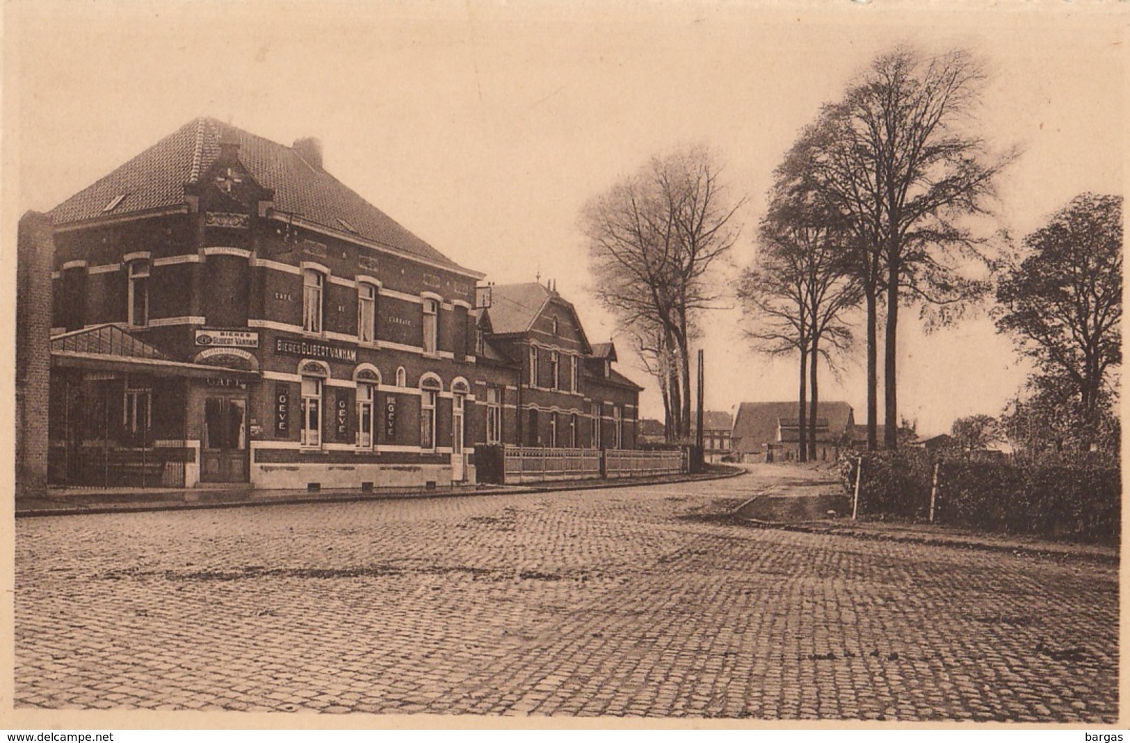 Bois Seigneur Isaac La Rue Du Village - Autres & Non Classés