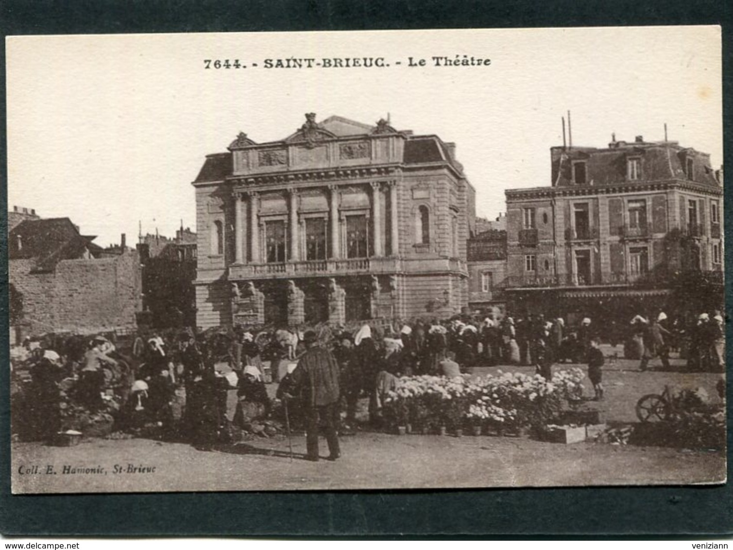 CPA - SAINT BRIEUC - Le Marché Devant Le Théatre, Très Animé - Saint-Brieuc