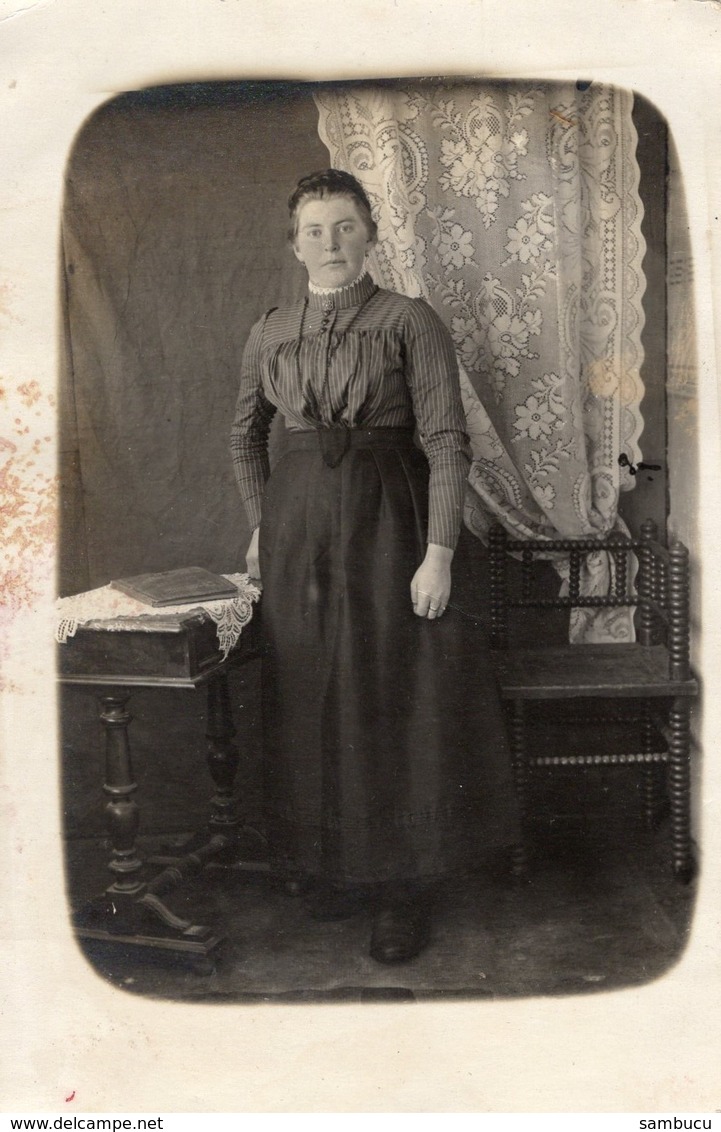 Porträt Einer Frau Im Zimmer Ca 1910 Privataufnahme - Fotografie