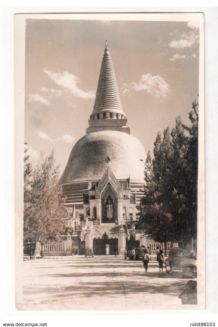 Vintage Real Photo Postcard View Of Unidentified Buddhist Temple, Probably In Sri Lanka, , Lot # SC 358 - Budismo