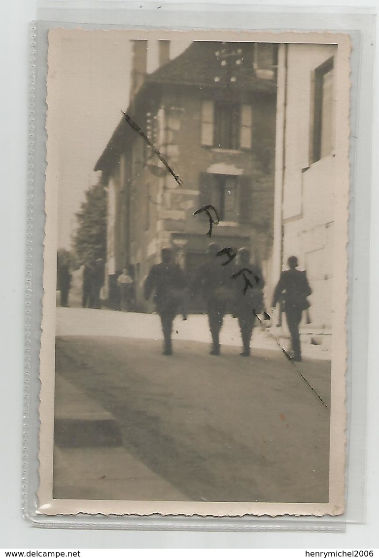 Carte Photo Militaria 1940 Dans Le  38 Isère , Arrivée Des Allemands - Te Identificeren