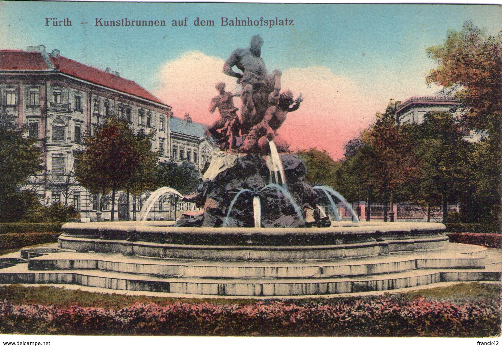 Allemagne. Fürth. Kunstbrunnen Auf Dem Bahnhofsplatz. Coin Bas Gauche Abimé - Fuerth