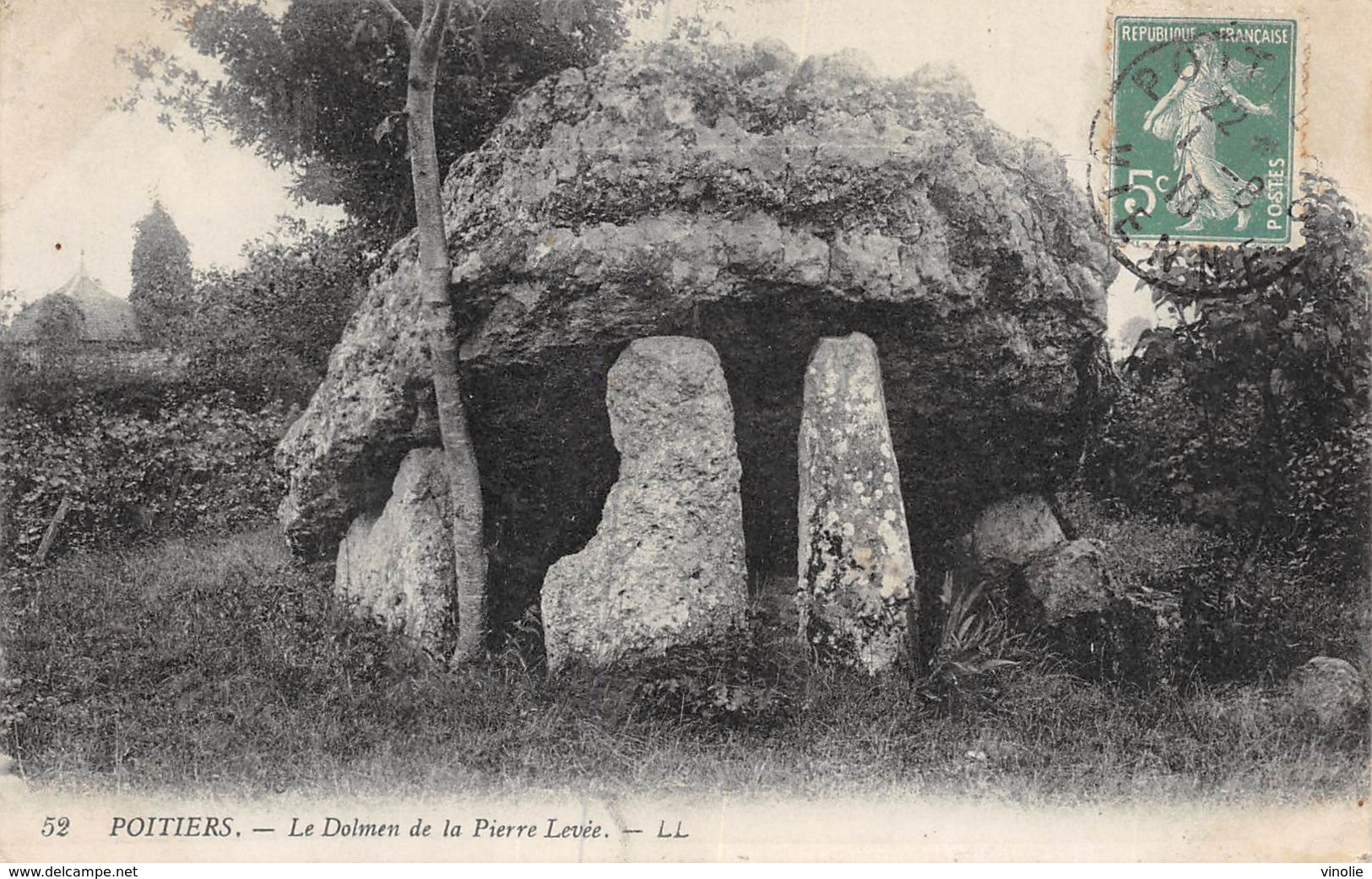 PIE.LOT CH -19-4712 : POITIERS. LE DOLMEN DE LA PIERRE LEVEE.  EDITION LL - Dolmen & Menhirs