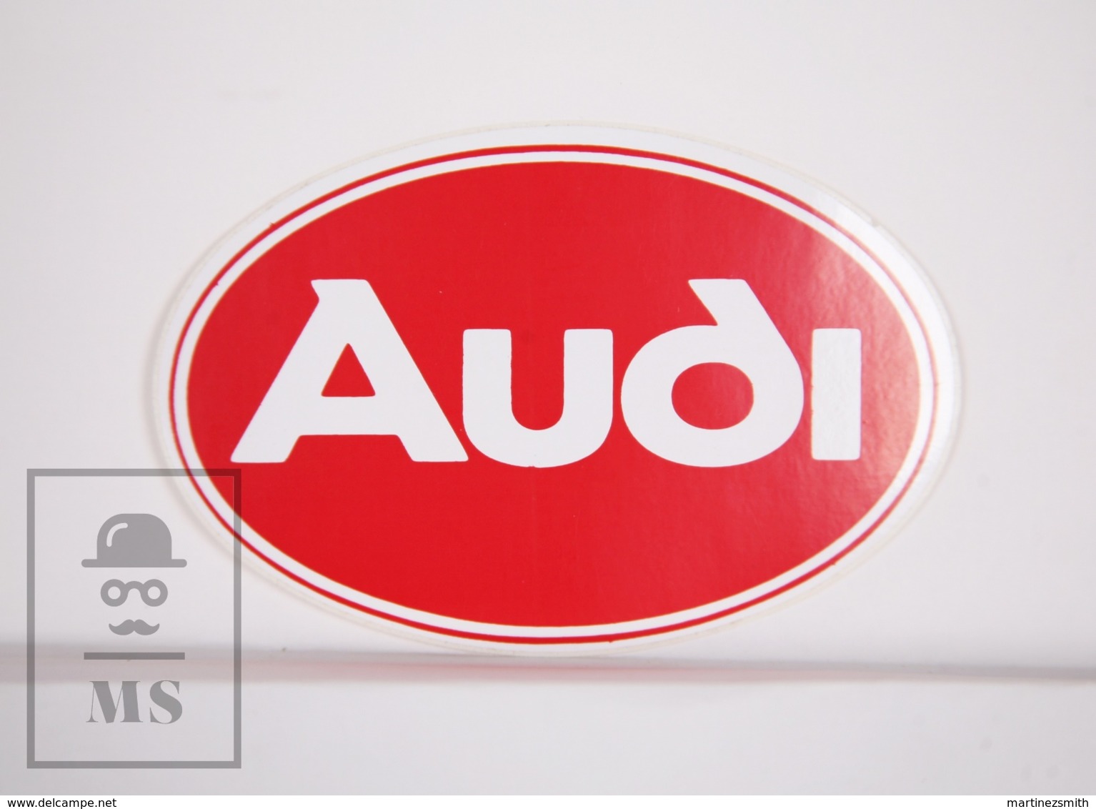 Sticker - Audi - Automobile / Auto - Red Background - 9,5 X 6,5 Cm - Autocollants