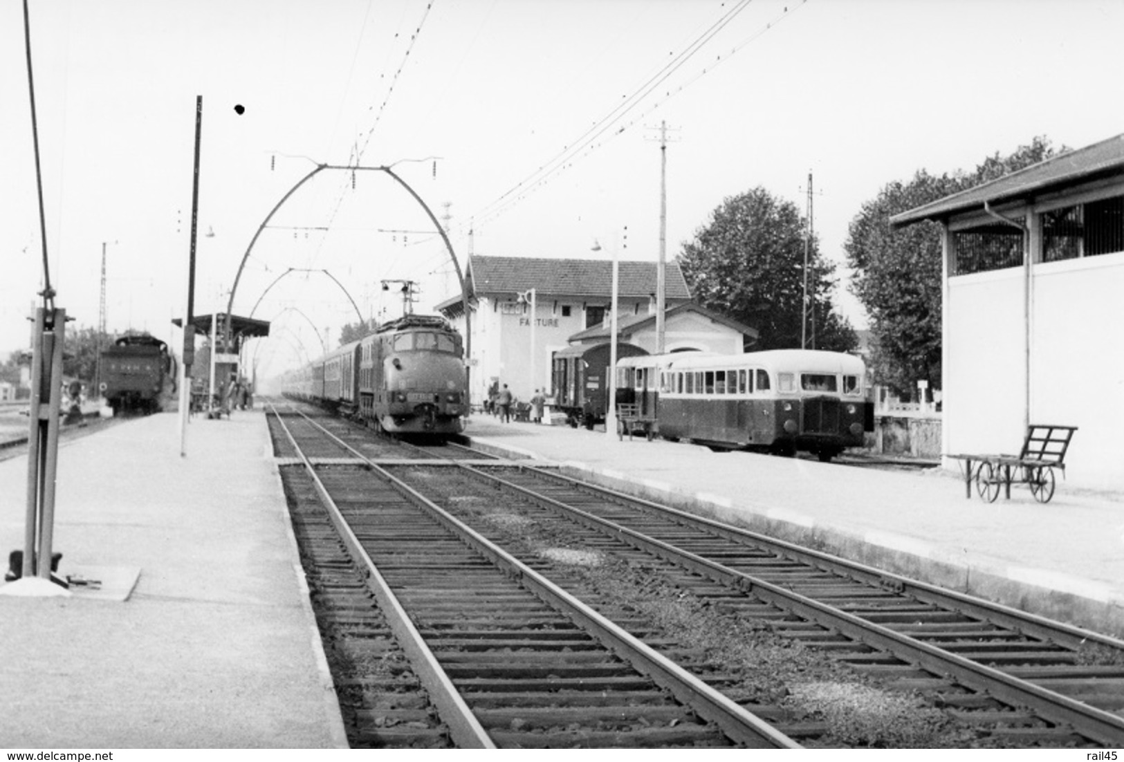 Facture. Locomotive 2D2 Sous-série 5538 à 5545. Train Rapide "Sud-Express". Cliché Jacques Bazin. 30-08-1958 - Trains