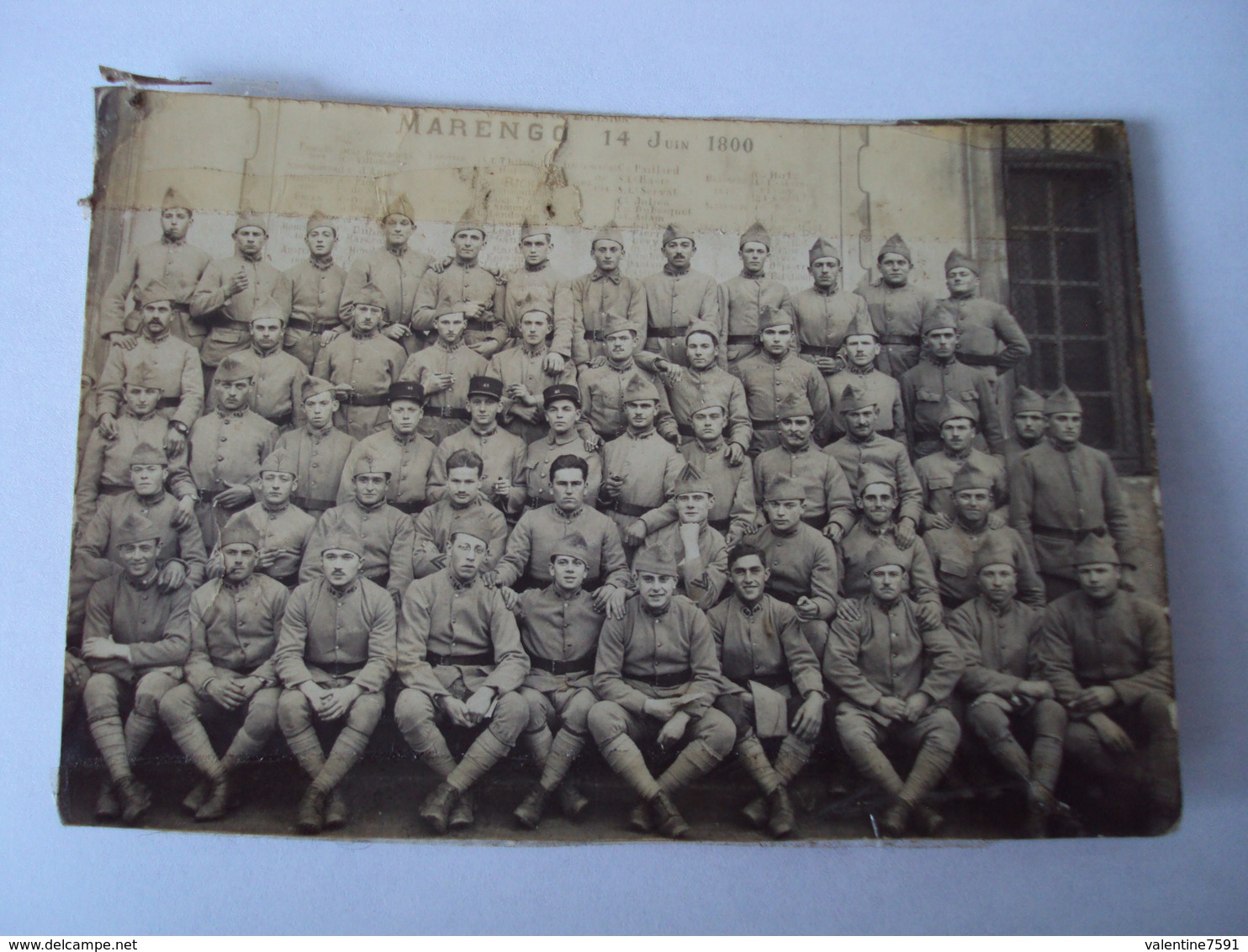 PHOTO,  à Identifier : Soldats Assis ....." MARENGO 14.6.1800" " Lieu, Année Inconnus -   En L'état  -  15 E - Guerre, Militaire