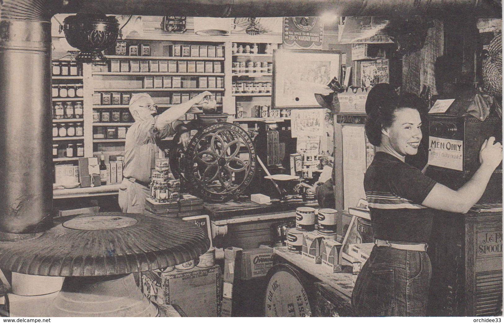 CPA Weston - Having Fun In The Famous Vermont Country Store (jolie Scène) - Autres & Non Classés