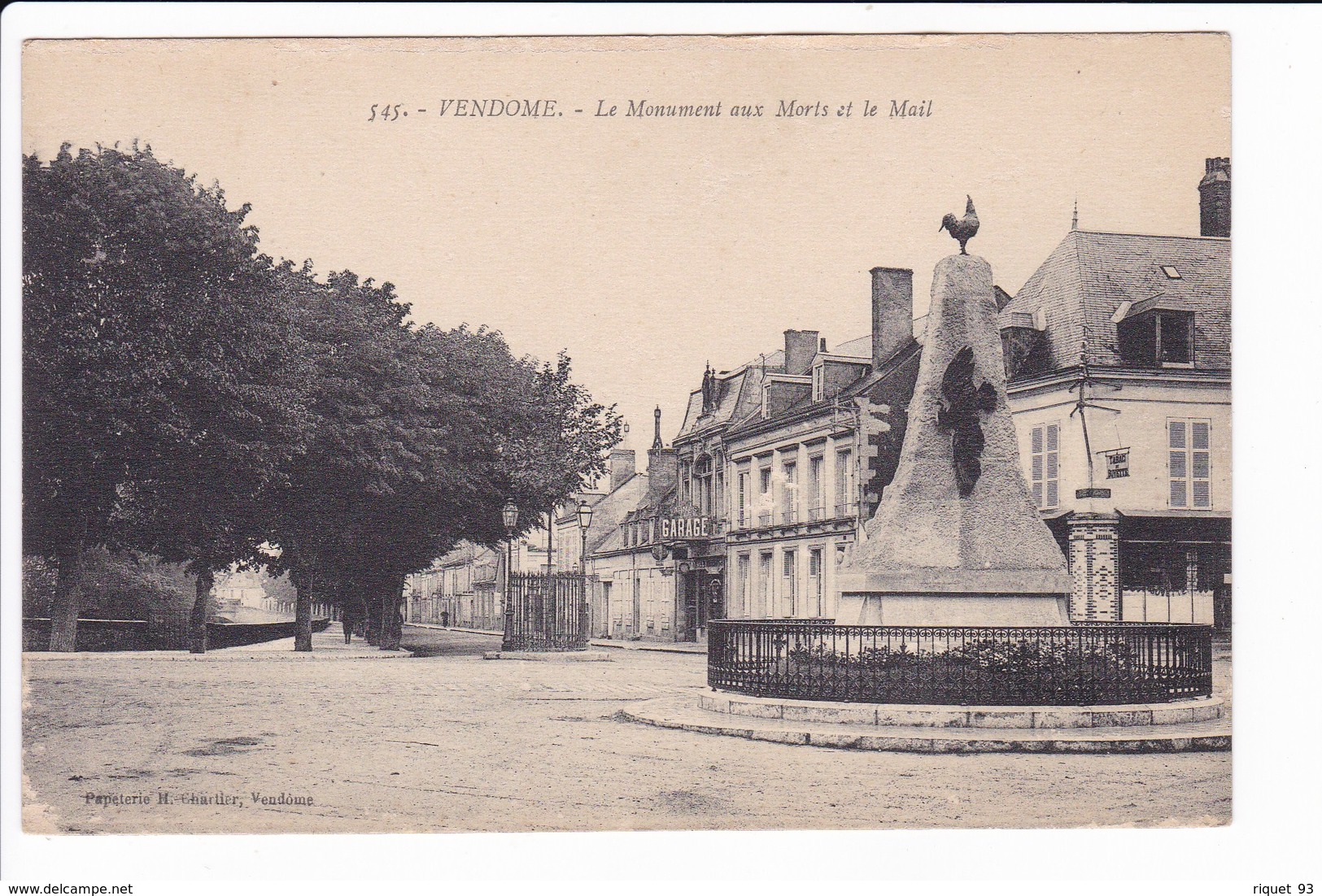 545 - VENDOME - Le Monument Aux Morts Et La Mail - Vendome
