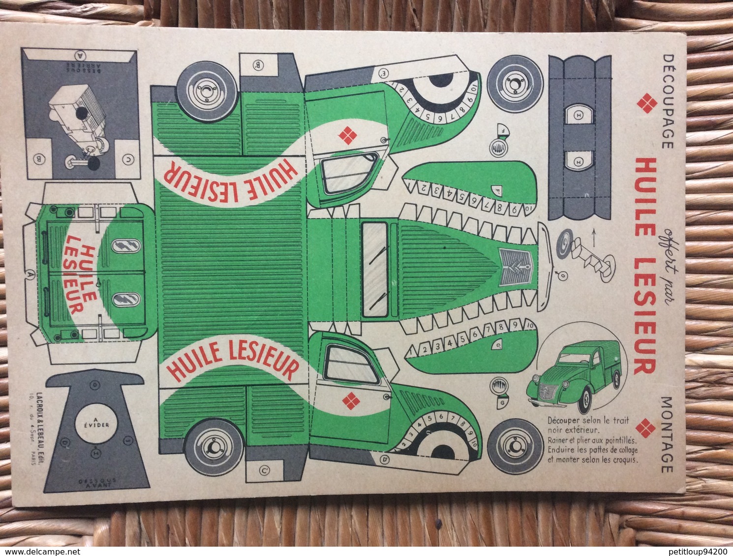 DECOUPAGE CARTON  Camionette 2 CV Citroen  HUILE LESIEUR - Paper Models / Lasercut