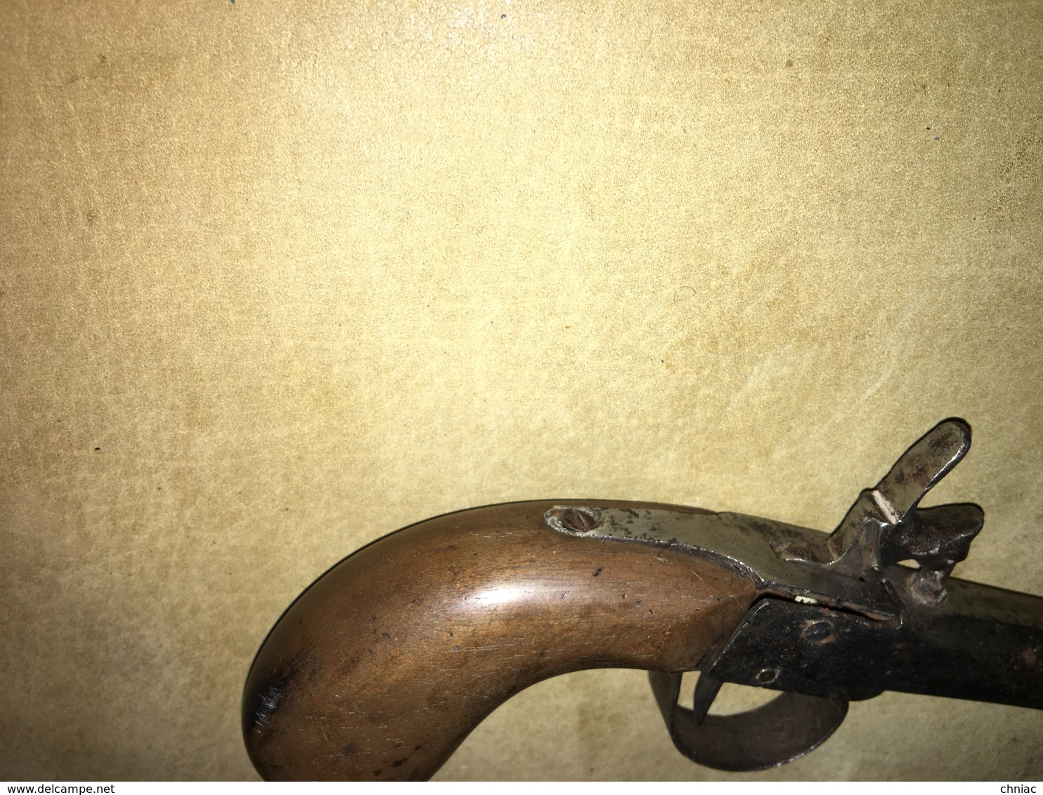 ANCIEN ET IMPORTANT PISTOLET A COFFRE A PERCUSSION. VERS 1830