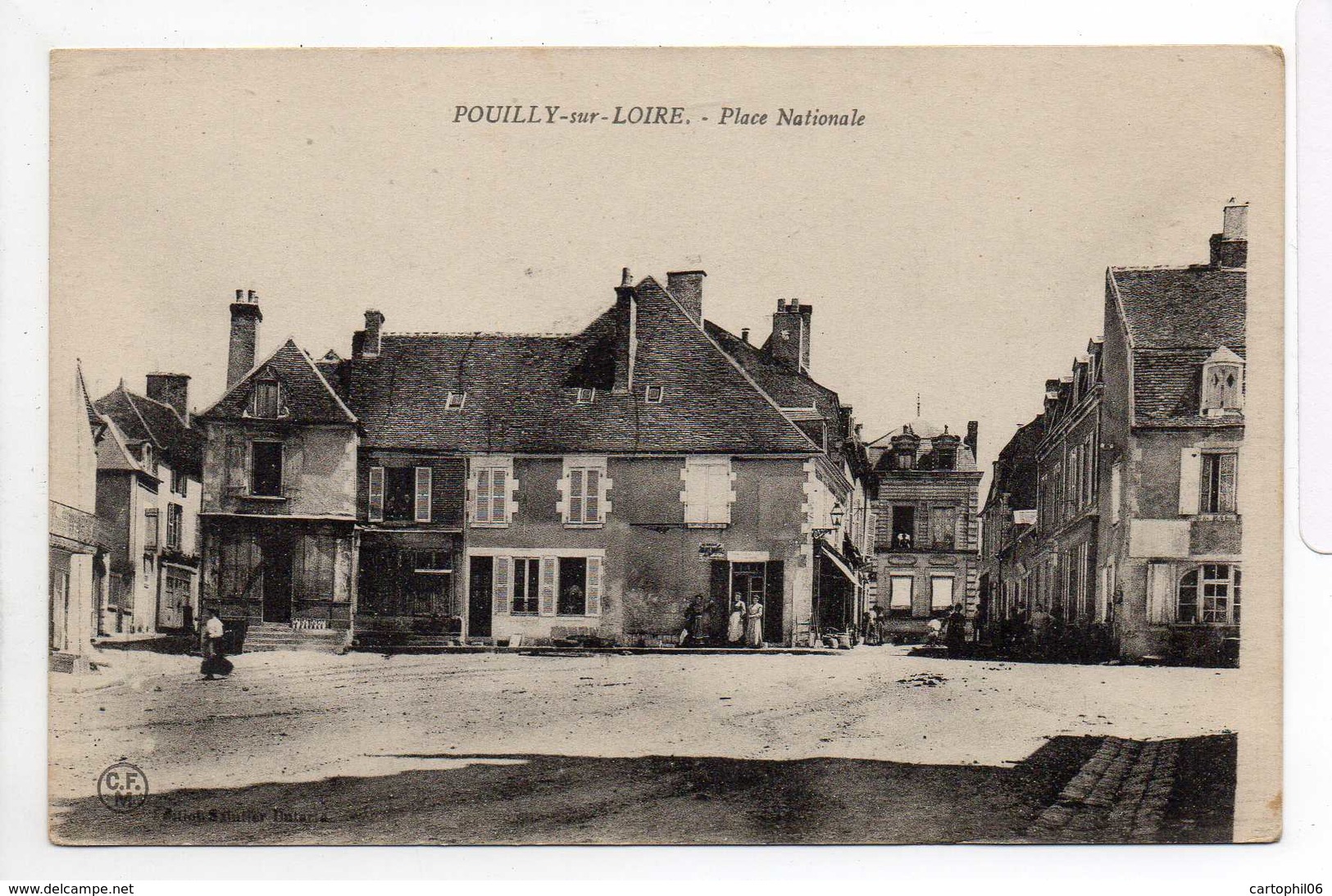 - CPA POUILLY-SUR-LOIRE (58) - Place Nationale - Edition Saintier-Dutarte - - Pouilly Sur Loire