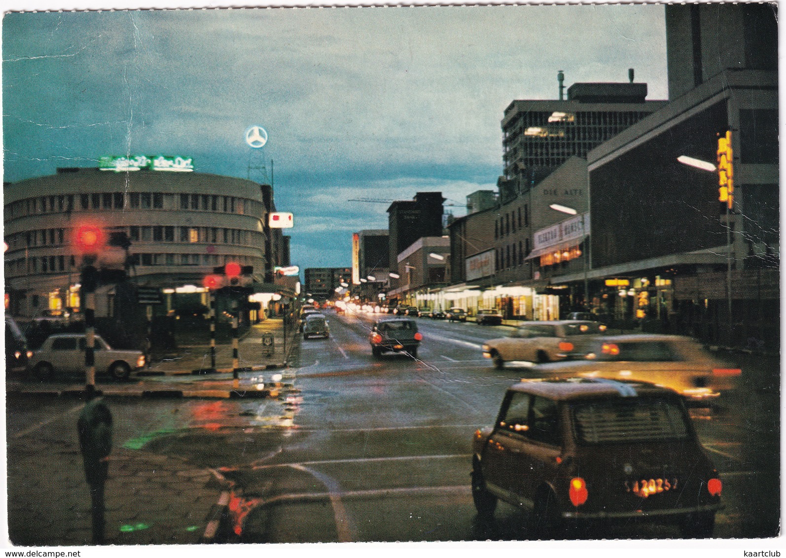 Windhoek: AUSTIN MINI, RENAULT 8, FORD USA WAGON '61, 'MERCEDES' NEON - Kaiserstr. - (S.W.A., South Africa) - Toerisme